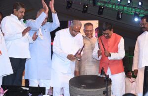 आदिवासी नृत्य महोत्सव में नर्तक दलों ने बिखेरे रंग