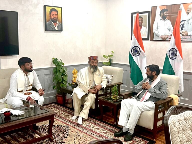 कुलपति बाजपेई ने केंद्रीय आवास मंत्री कौशल किशोर से की मुलाकात, नशा मुक्त छत्तीसगढ़ बनाने पर भी हुई चर्चा