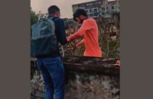 मोबाइल से दोस्तों के साथ वीडियो रील बना रहे छात्र की कालेज की छत से गिरकर मौत
