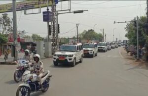 होली में कानून – व्यवस्था बनाए रखने पुलिस ने पूरे शहर में किया फ्लैग मार्च