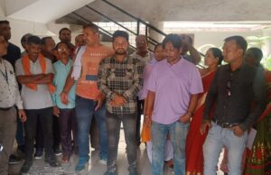 शांति नगर के लोगों ने पर्यावरण का दफ्तर घेरा, परिसर में राखड़ फैलाया