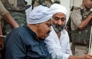 माफिया अतीक अहमद और उसके भाई की अज्ञात हमलावरों ने की हत्या, पुलिस ले जा रही थी अस्पताल