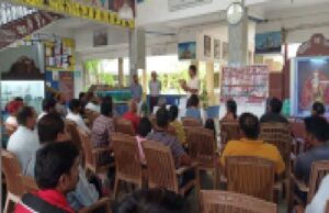 केन्द्रीय विद्यालय में अभिभावकों को दी गईं उपहार में पुस्तकें