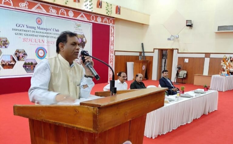 सफलता के लिए विद्यार्थी उद्यमिता को जीवन का हिस्सा बनाएं-प्रो. चक्रवाल
