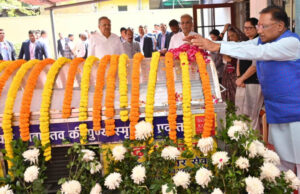 मुख्यमंत्री विष्णु देव साय ने पाटन में पूर्व सीएम के पिता नंदकुमार बटेल को दी श्रद्धांजलि