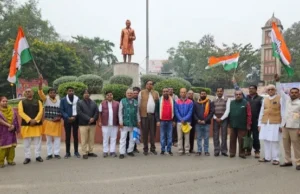 राहुल गांधी को मंदिर दर्शन से रोकने का कांग्रेस ने नेहरू की प्रतिमा के सामने मौन धारण कर किया विरोध