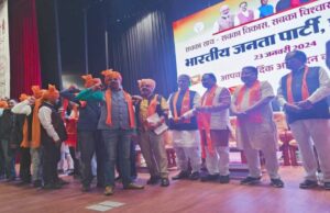 आम आदमी पार्टी के कई नेताओं ने पार्टी छोड़ी, भाजपा में हुए शामिल