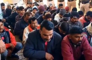 जुआ खेलते 42 जुआरी पकड़ाए, 6 लाख 51 हजार रूपये नकद, 3 कारें और 42 मोबाइल फोन जब्त