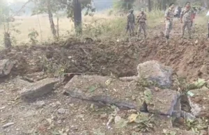 Naxalites attack: बीजापुर में आईईडी ब्लास्ट में 9 जवान शहीद