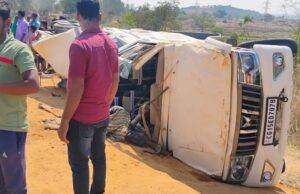 Road accident : महाशिवरात्रि पर शिव दर्शन कर लौट रहे श्रद्धालुओं की बोलेरो कंटेनर से टकराई, 4 की मौत, 7 घायल