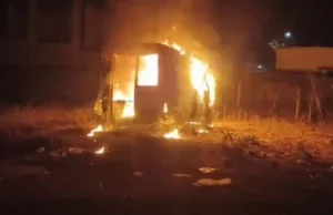Ambulance set on fire: आसामाजिक तत्वों ने सरकारी एंबुलेंस 108 को लगाई आग, वाहन जलकर खाक