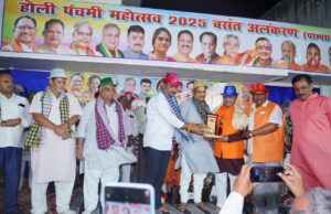 Holi panchmi ke rang: होली पंचमी के रंग बेलतरा -सीपत के संग में विभूतियों को वसंत अलंकरण