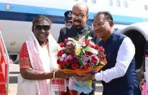 President Draupadi Murmu: राष्ट्रपति द्रौपदी मुर्मू का एयरपोर्ट पर राज्यपाल रमेन डेका, मुख्यमंत्री विष्णुदेव साय ने किया स्वागत