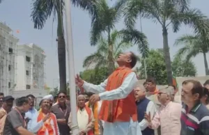 BJP Foundation Day: बीजेपी स्थापना दिवस पर कुशाभाऊ ठाकरे परिसर में सीएम विष्णुदेव साय ने पार्टी का ध्वज फहराया