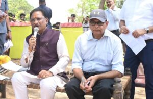 CM Vishnu dev Sai: सक्ती के बंदौरा गांव में अचानक उतरा सीएम का हेलीकॉप्टर, पीपल पेड़ के नीचे लगी चौपाल