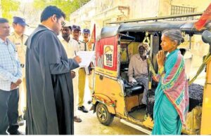 Court on the road: बुजुर्ग की गुहार सुन जज साहब कोर्ट से बाहर आए, सड़क पर सुनाया फैसला