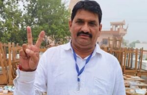 MLA with pistol: SDM को पिस्तौल दिखाना MLA को पड़ा भारी, विधायकी गई