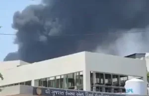 Air India plane crashed: एअर इंडिया का प्लेन टेक ऑफ के तुरंत बाद क्रैश, 242 लोग थे सवार