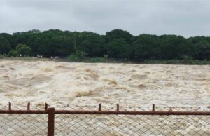 CG Weather update: छत्तीसगढ़ में भारी बारिश, कई जिलों में रेड और ऑरेंज अलर्ट, नदी-नाले उफान पर