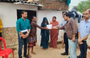 NTPC Sipat Initiatives: एनटीपीसी सीपत के कर्मचारियों ने हादसे में मारे गए मजदूरों के परिवारों को दी 7.19 लाख की सहायता