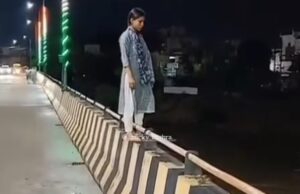 Commit suicide in river: नदी में कूदकर जान देने जा रही छात्रा को राहगीरों ने बचा लिया