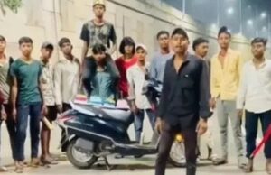 Cake cut with sword on NH: नेशनल हाईवे पर तलवार से बर्थडे केक काटा, 15 गिरफ्तार