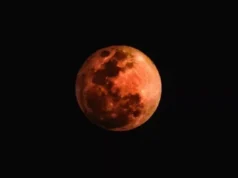 Blood Moon in India: आसमान  में नजर आएगा खूनी चांद, दोपहर बाद लगेगा सूतक