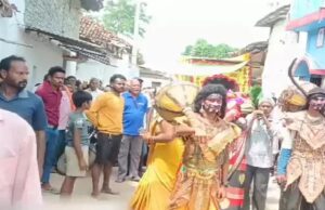 Unique Funeral : इस शख्स की शवयात्रा में यमराज के साथ शामिल हुए यमदूत भी !