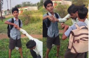 Bilaspur News : शराब के नशे में धुत्त प्रधानपाठक स्कूल में गिरा, मासूम बच्चे उठाने की करते रहे कोशिश, वीडियो वायरल