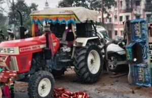 Road Accident: सुबह-सुबह ट्रैक्टर ट्रॉली में जा घुसी फॉर्च्यूनर कार, 5 लोगों की मौके पर मौत
