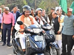 Raipur News: मुख्यमंत्री विष्णुदेव साय और बृजमोहन स्कूटी पर साथ साथ, सोशल मीडिया में तस्वीर वायरल