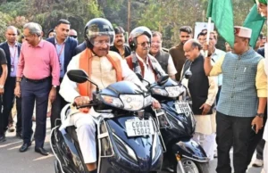 Raipur News: मुख्यमंत्री विष्णुदेव साय और बृजमोहन स्कूटी पर साथ साथ, सोशल मीडिया में तस्वीर वायरल