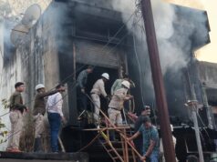 Massive fire : इलेक्ट्रॉनिक्स दुकान में लगी भीषण आग, दुकानदार के 18 वर्षीय पुत्र की जलकर मौत, एक करोड़ से अधिक का नुकसान