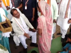 Sushasan Tihar 2026 : तेंदूपत्ता संग्राहकों के बीच पहुंचे सीएम साय , पेड़ के नीचे लगाई चौपाल