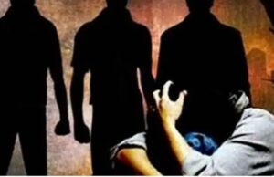 kidnapping and gang rape : भाई के साथ रिश्तेदार के घर पैदल जा रही 19 वर्षीय युवती से गैंगरेप, 3 हिरासत में