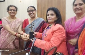 Bilasa college Alumni Association : संप्रेषणीयता , संभाषण और शारीरिक हाव-भाव का रखें ध्यान, आकर्षक दिखेगा आपका व्यक्तित्व – डा. प्रमिला राहलकर
