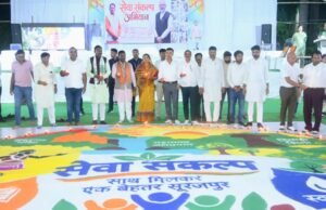 Seva Sankalp Abhiyan : सूरजपुर में जगमगा उठे आशीर्वाद के 4.11 लाख दीये, मंत्री लक्ष्मी राजवाड़े ने किया सेवा संकल्प अभियान का शुभारंभ
