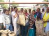 जिपं स्थाई कृषि समिति सभापति राजेश्वर ने किसानों को किया चना वितरण