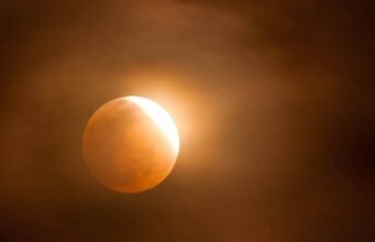आज शाम 5:20 से चंद्र ग्रहण