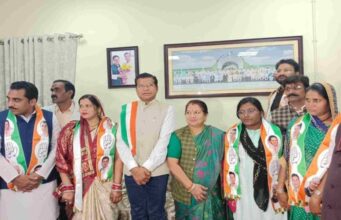 भाजपा को फिर एक झटका , मुंगेली के तीन पार्षद कांग्रेस में शामिल