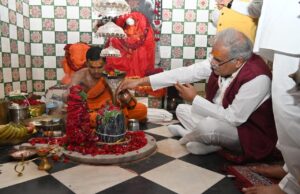 शिव आशीर्वाद की खुशबू से परिपूर्ण गंधेश्वर नाथ मंदिर में मुख्यमंत्री ने किया दर्शन