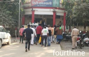 आरक्षण को लेकर सिटी कोतवाली का घेराव, सतनामी समाज के युवाओं ने किया प्रदर्शन