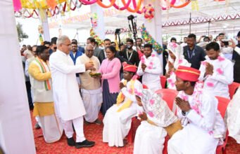 मुख्यमंत्री बघेल तातापानी महोत्सव के सामूहिक विवाह समारोह में हुए शामिल