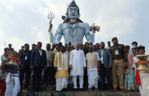 मुख्यमंत्री भूपेश बघेल ने तपेश्वर महादेव मंदिर में पूजा अर्चना कर प्रदेश की खुशहाली के लिए मांगा आशीर्वाद