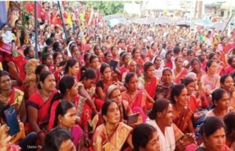 राज्य के 53 हजार आंगनबाड़ी केंद्रों में लटके ताले, आंगनबाड़ी कार्यकर्ता -सहायिकाओं का राजधानी में प्रदर्शन