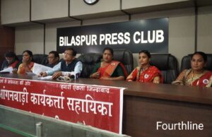 आंगनबाड़ी कार्यकर्ताओं ने कहा- जीने लायक वेतन तो मिले , हमारी लड़ाई जारी रहेगी