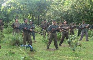 बीजापुर में पुलिस और नक्सलियों में मुठभेड़, एक महिला नक्सली ढेर