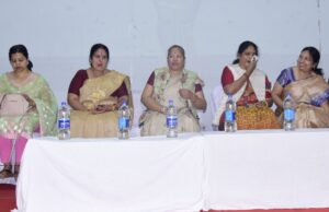 महिलाएं व्हाट्सएप मैसेज या काल सेन्टर पर फोन से अपनी परेशानी बताएं, महिला आयोग करेगा मदद – डॉ. किरणमयी