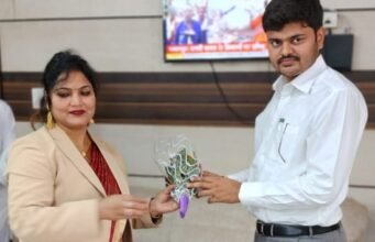 समाजसेविका डॉ. सरिता भारद्वाज कलेक्टर से मिलीं, गांवों की समस्याओं पर की चर्चा