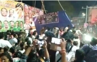 कांग्रेस का सभा मंच टूटा, कांग्रेस प्रदेश अध्यक्ष, विधायक समेत कई नेता गिरकर घायल